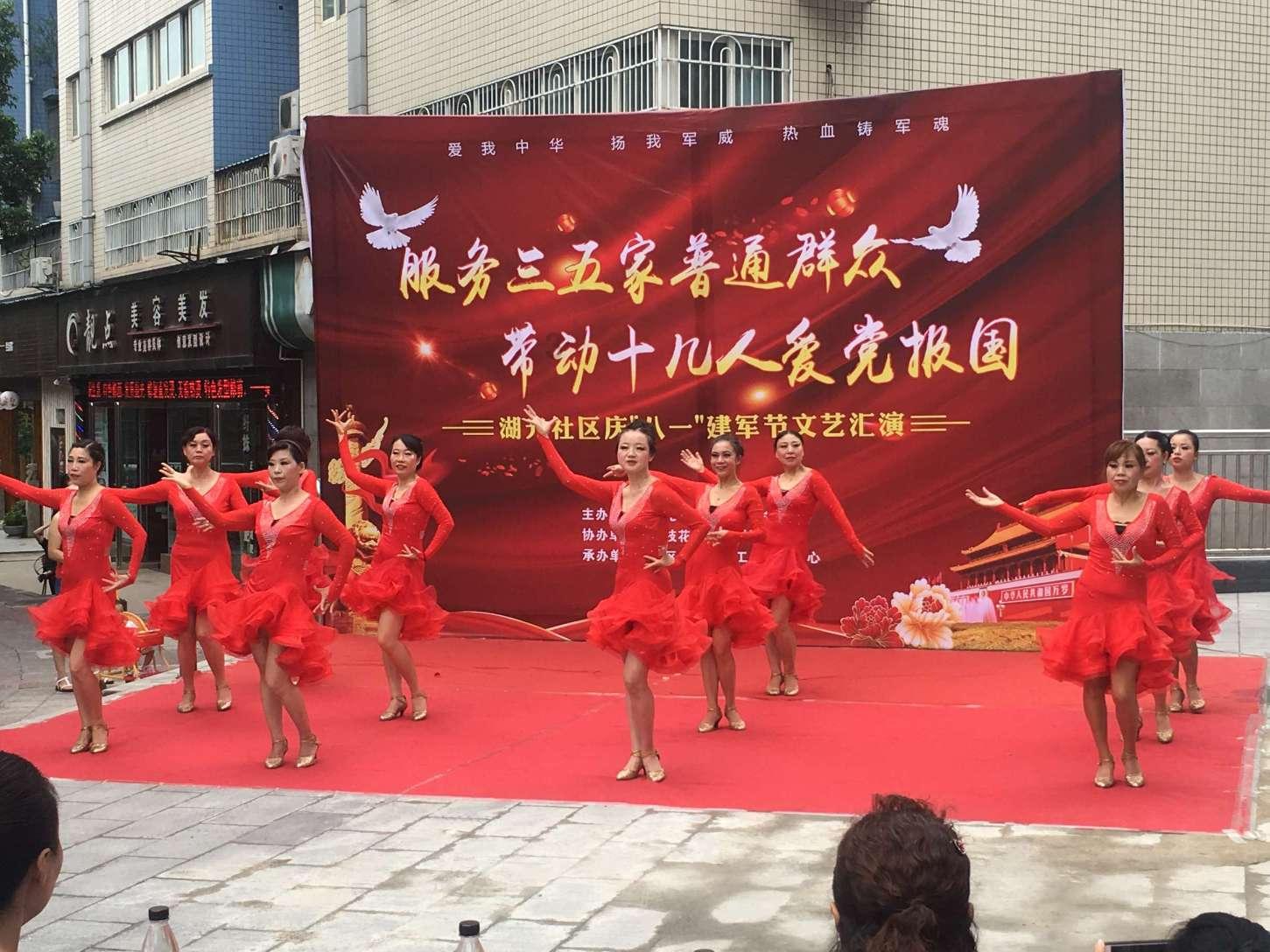 请问:电高压锅里面盆放太高打不开怎么开?